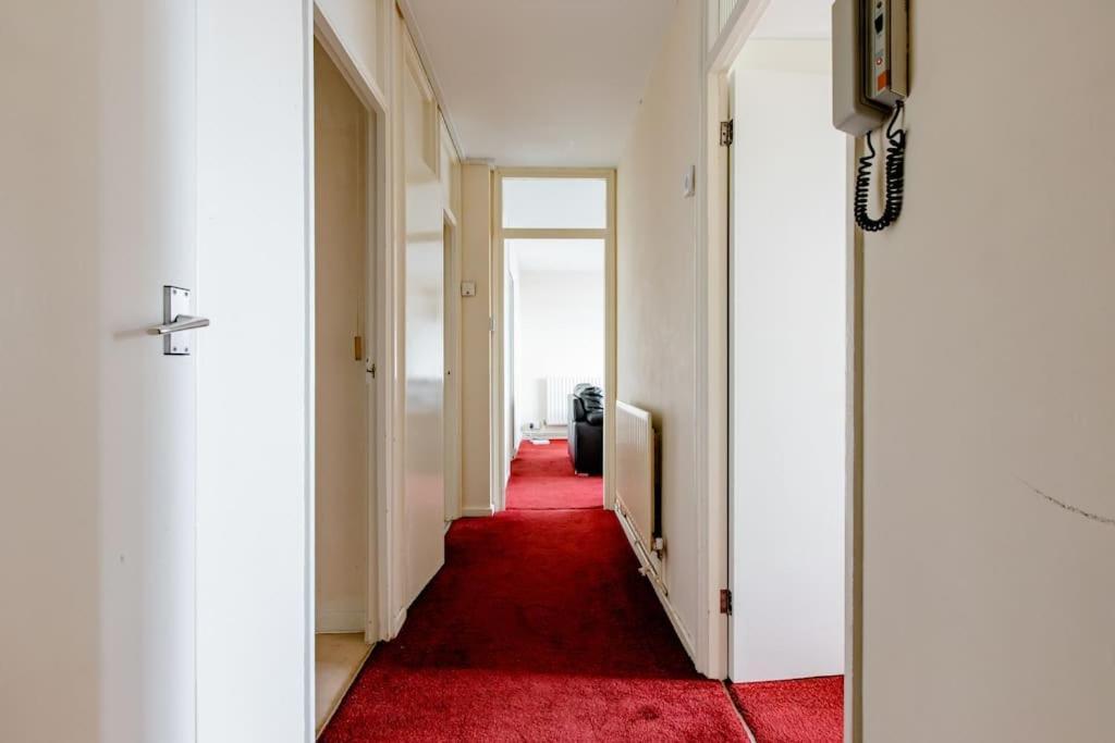 One Bed - 25 Mins From Bridge Apartamento