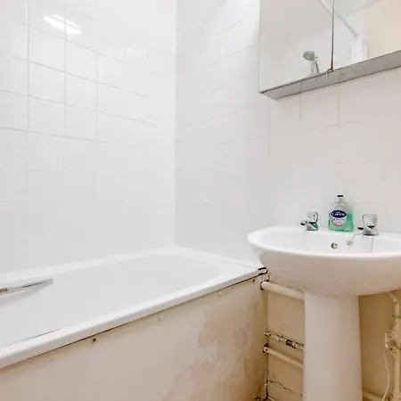 One Bed - 25 Mins From London Bridge Apartment Exterior photo