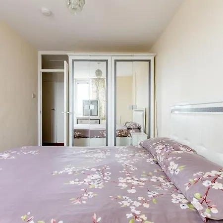 One Bed - 25 Mins From London Bridge Apartment Exterior photo